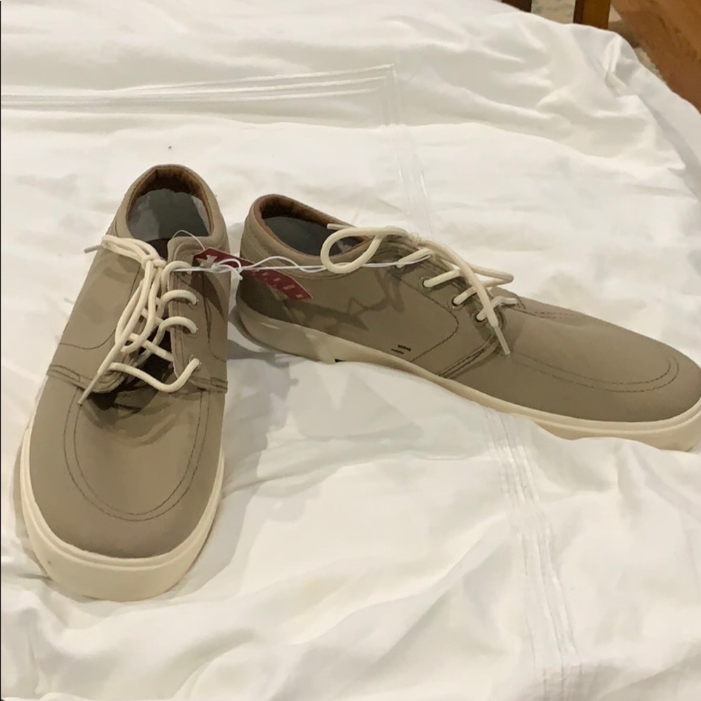 NWT Khaki Canvas Shows Sized 13